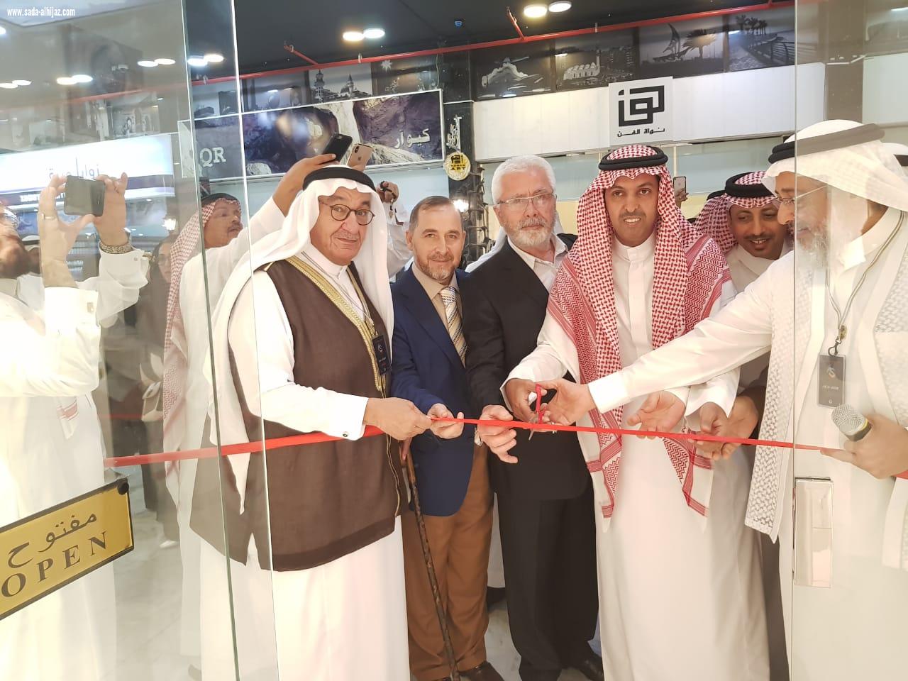 آل صبيح يفتتح المعرض التشكيلي بصمات فن ٢