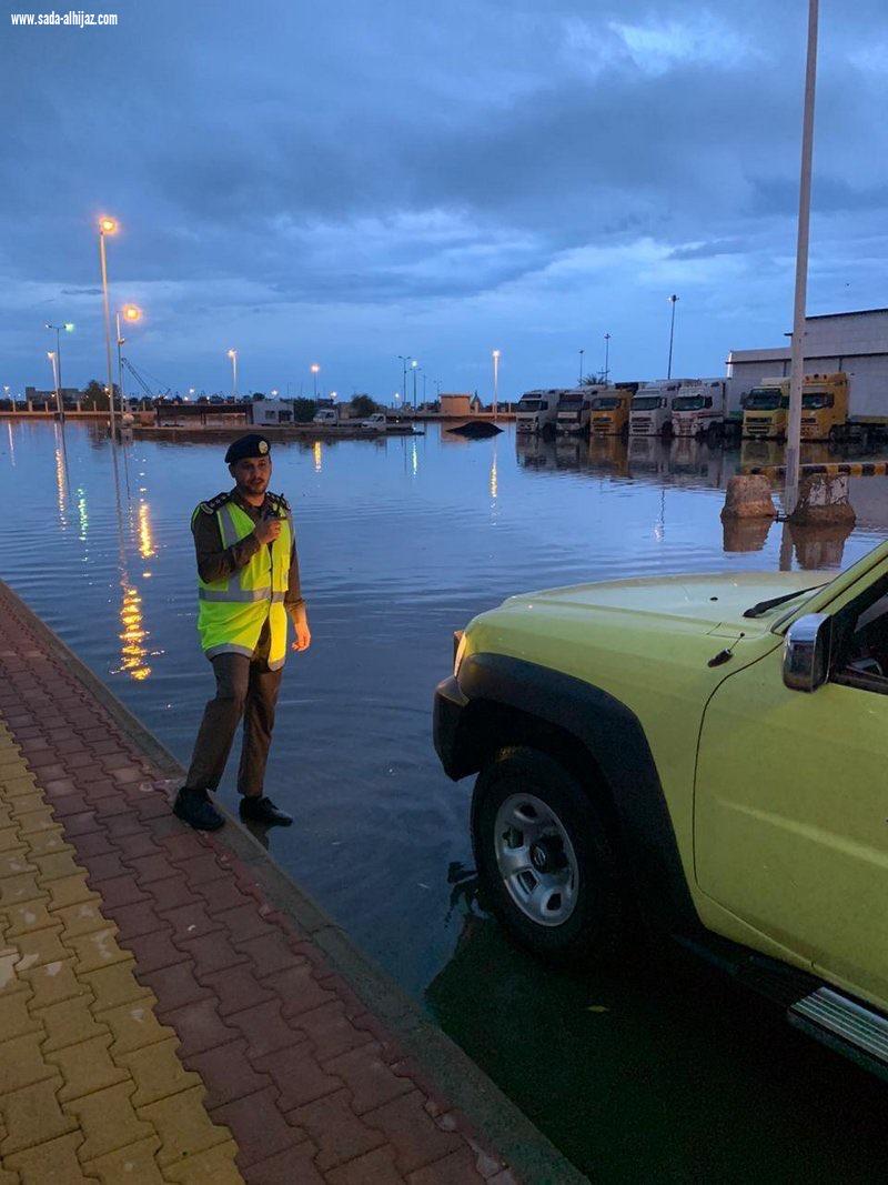 أمطار العيد تغرق 106 منازل و42 سيارة وإيواء 47 شخصًا بجازان