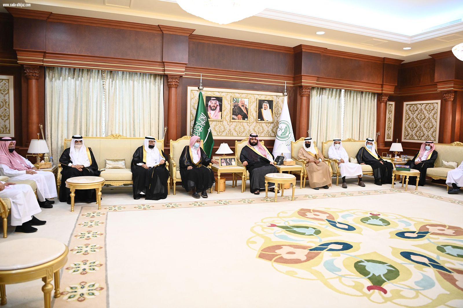 سمو أمير جازان بالنيابة يستقبل عضو الافتاء بمنطقة جازان ومدراء فروع الرئاسة العامة للبحوث العلمية والإفتاء بالمملكة.. 