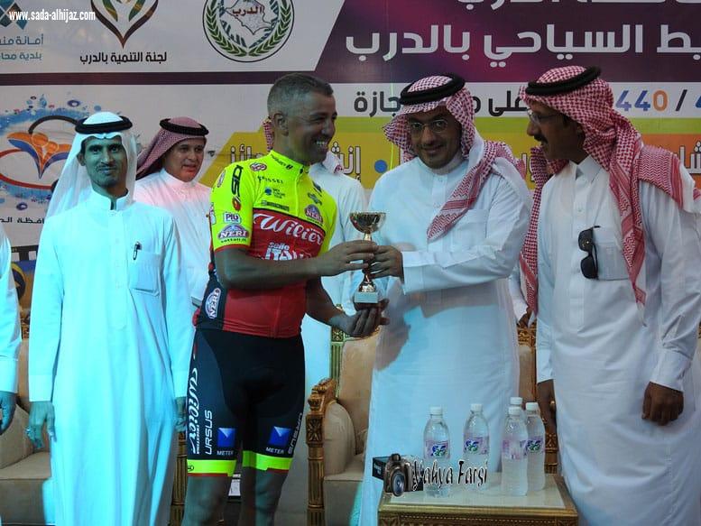 محافظ الدرب الطيار يرعى ختام فعاليات إسبوع الإجازة بسباق الدراجات الهوائية