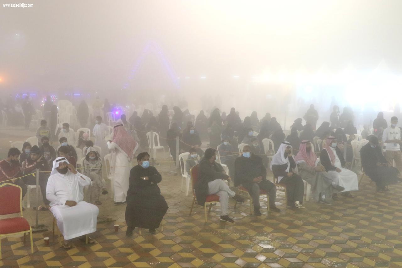 اجواء ضبابية تستهوي زوار فعاليات وسام البادية*