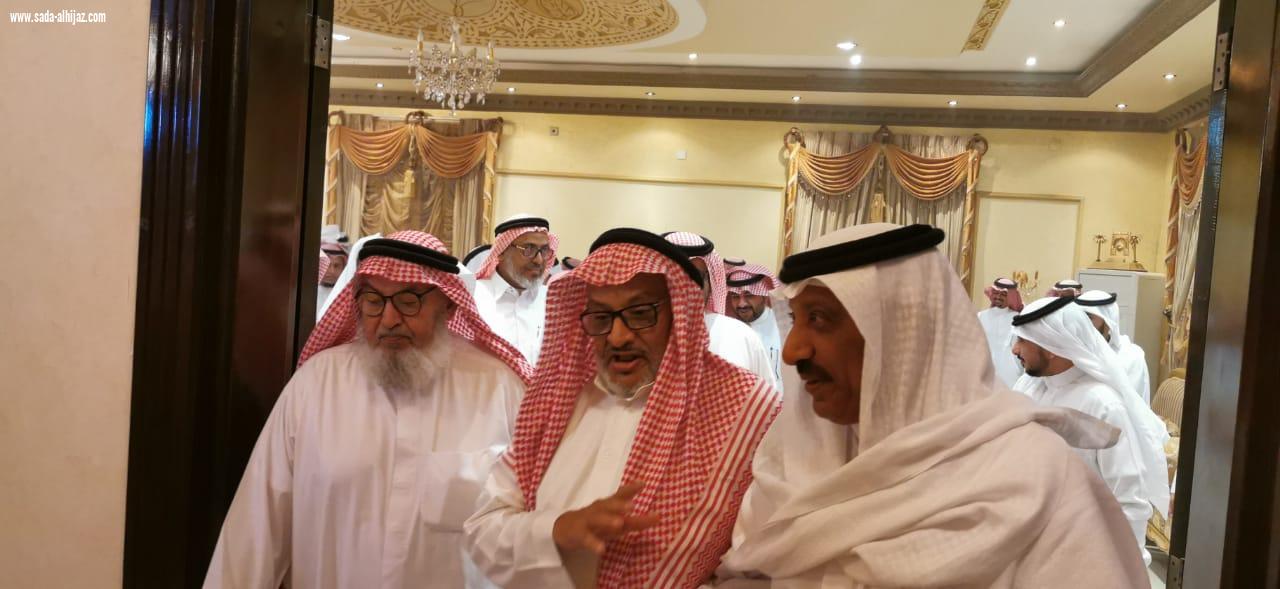 سعادة الوكيل المساعد لامارة منطقة جازان سابقا يكرم مجموعة من وجاهات المنطقة