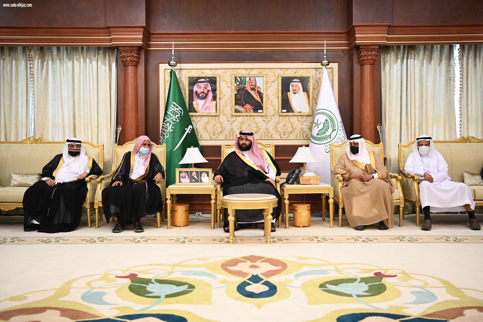 سمو أمير جازان بالنيابة يستقبل عضو الافتاء بمنطقة جازان ومدراء فروع الرئاسة العامة للبحوث العلمية والإفتاء بالمملكة.. 