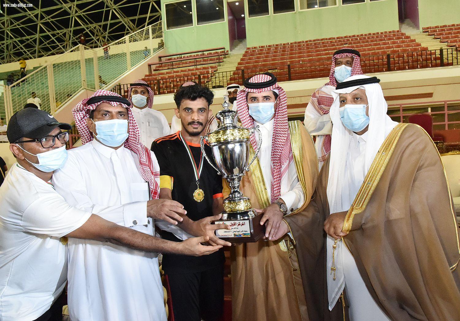 برعاية سمو أمير جازان بالنيابة.. وكيل الإمارة للتنمية يتوج الطوال بطلا لدوري اليوم الوطني 91 لمنتخبات محافظات المنطقة.. 