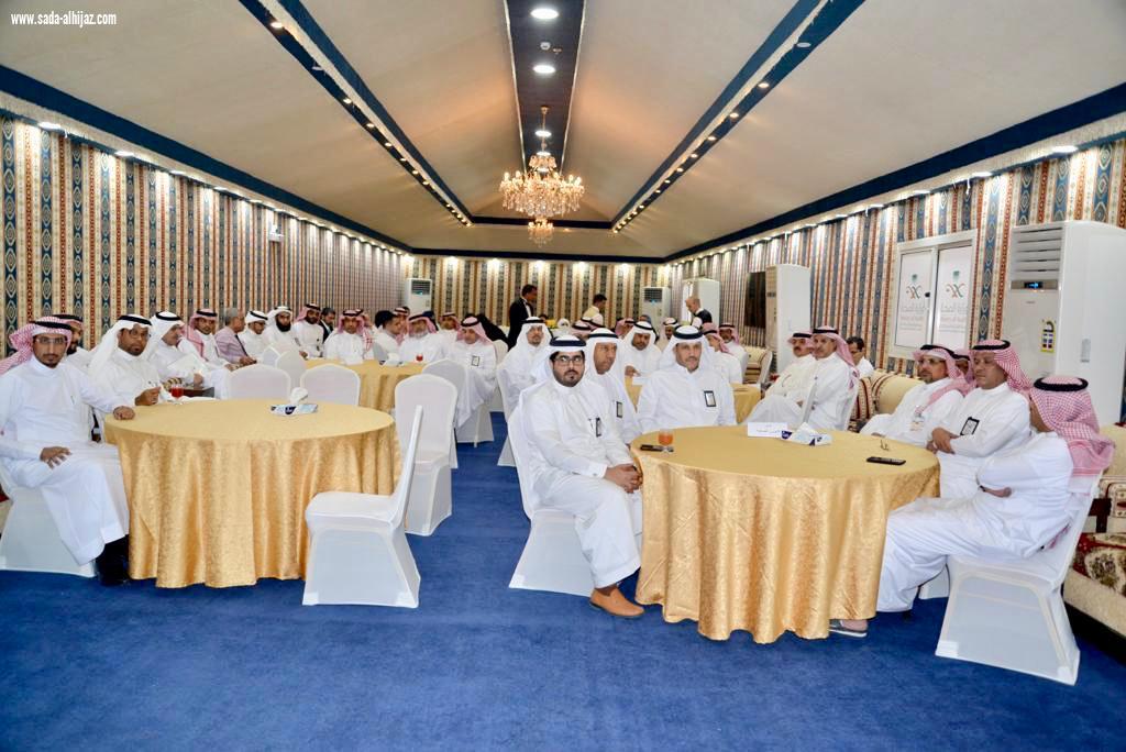 مدير الشوؤن الصحيه‏ بمحافظة جدة الدكتور مشعل السيالي يكرم  الأخصائي أول حسن بن سلطان بصفر