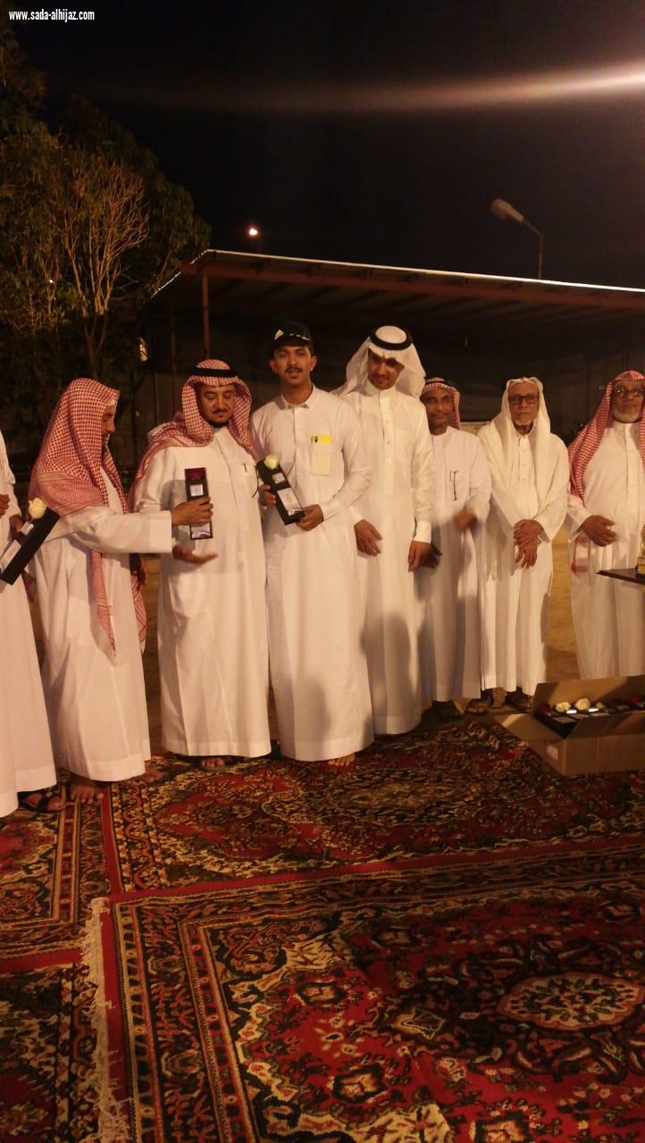 على شرف وكيل امارة منطقة جازان السابق لجنة التنمية الاجتماعية بالطوال تكريم فريق التحفيظ الرياضي
