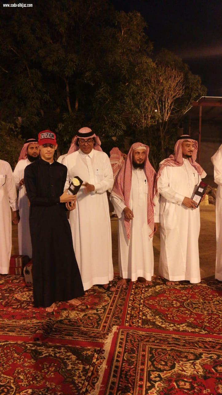على شرف وكيل امارة منطقة جازان السابق لجنة التنمية الاجتماعية بالطوال تكريم فريق التحفيظ الرياضي