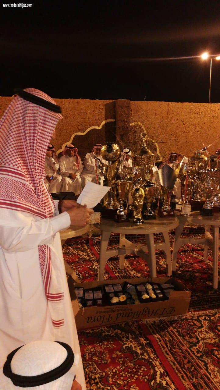 على شرف وكيل امارة منطقة جازان السابق لجنة التنمية الاجتماعية بالطوال تكريم فريق التحفيظ الرياضي