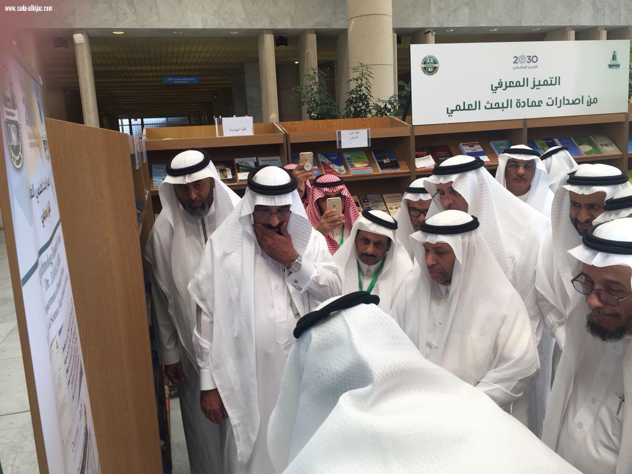 معالي مدير جامعة الملك عبدالعزيز يحتفي بأعضاء هيئة التدريس والطلاب الفائزين بجوائز التميز المعرفي