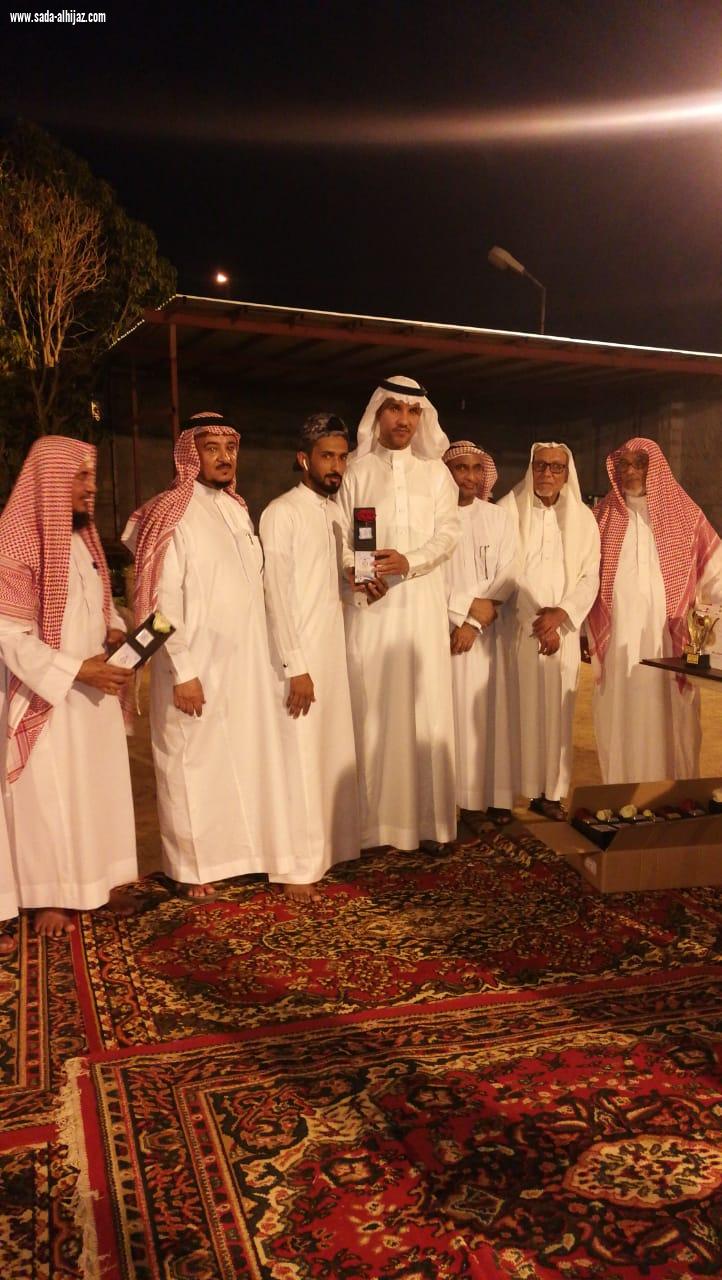 على شرف وكيل امارة منطقة جازان السابق لجنة التنمية الاجتماعية بالطوال تكريم فريق التحفيظ الرياضي