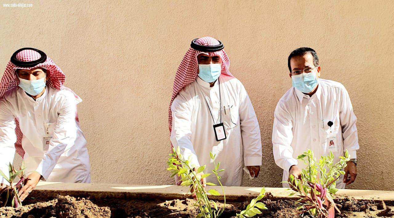 مركز صحي الرويس يفعل مبادرة لنجعلها خضراء  تحقيقاً لرؤية 2030 