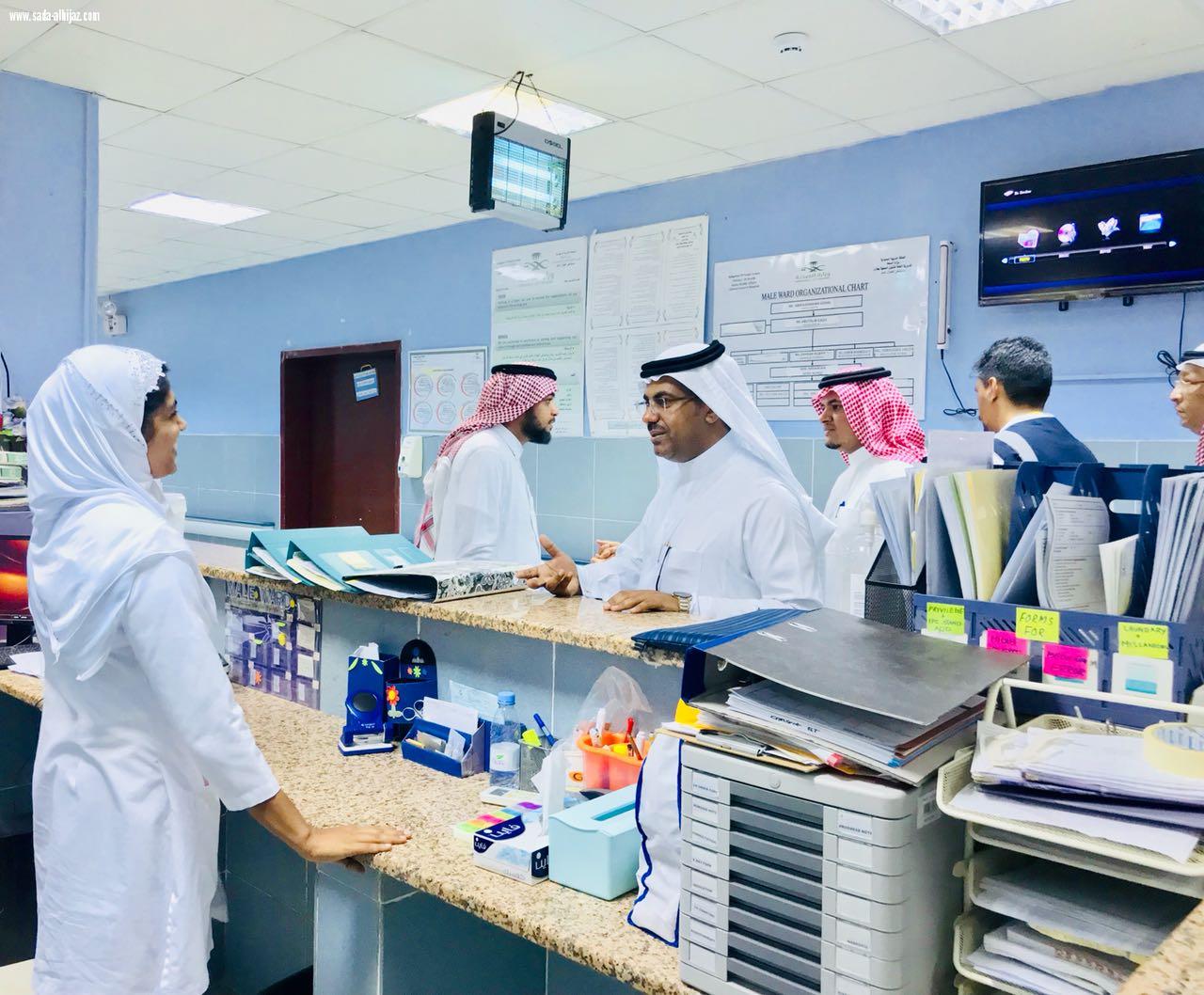 استبعاد مدير المشروع وحسم ٢٠٪ من أداء المقاول وإيقاع أقصى العقوبات زيارة تفقدية مفاجئة لمدير عام صحة جازان لمستشفى الطوال