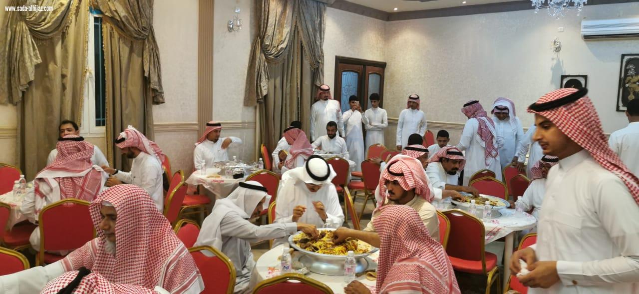 سعادة الوكيل المساعد لامارة منطقة جازان سابقا يكرم مجموعة من وجاهات المنطقة