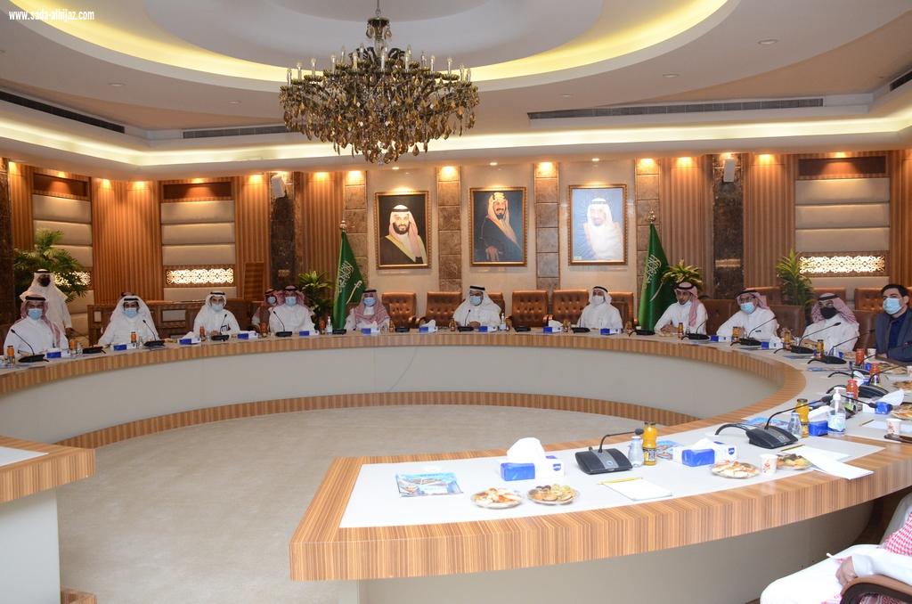 أمين الشرقية يناقش مشروع التحول من الأساس النقدي إلى أساس الاستحقاق المحاسبي