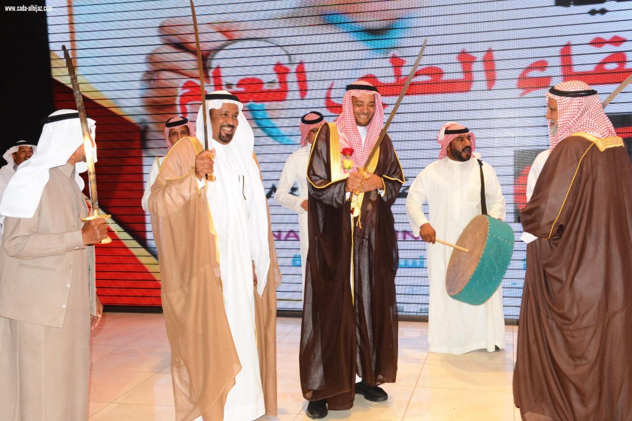 أكثر من 200 طالب يكرمون معلمهم بمحافظة العلا