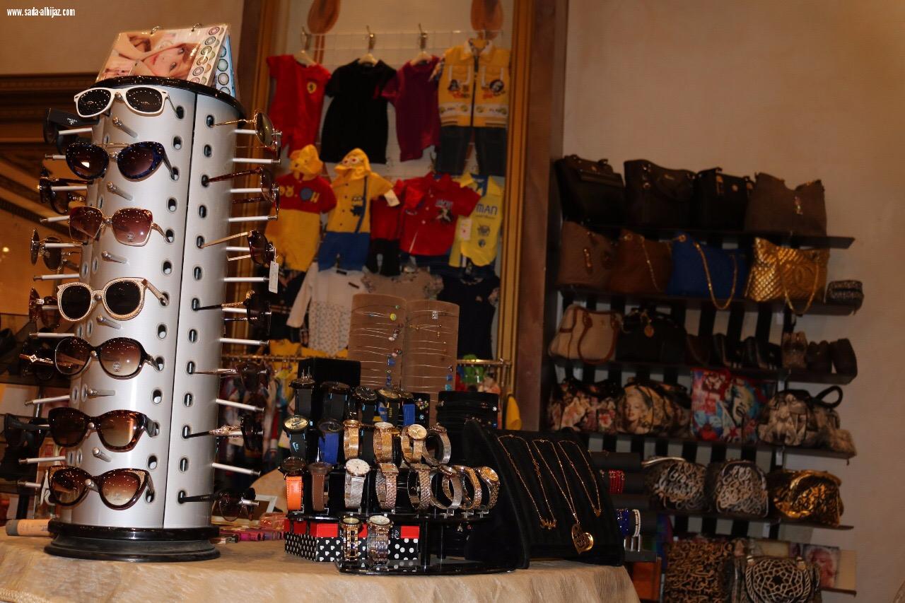 بدأ نشاط بازار بنات الجزيرة السنوي الثاني بمناسبة االيوم الوطني 87 للمملكة بنجاح وحضور اكثر من 700 زائرة