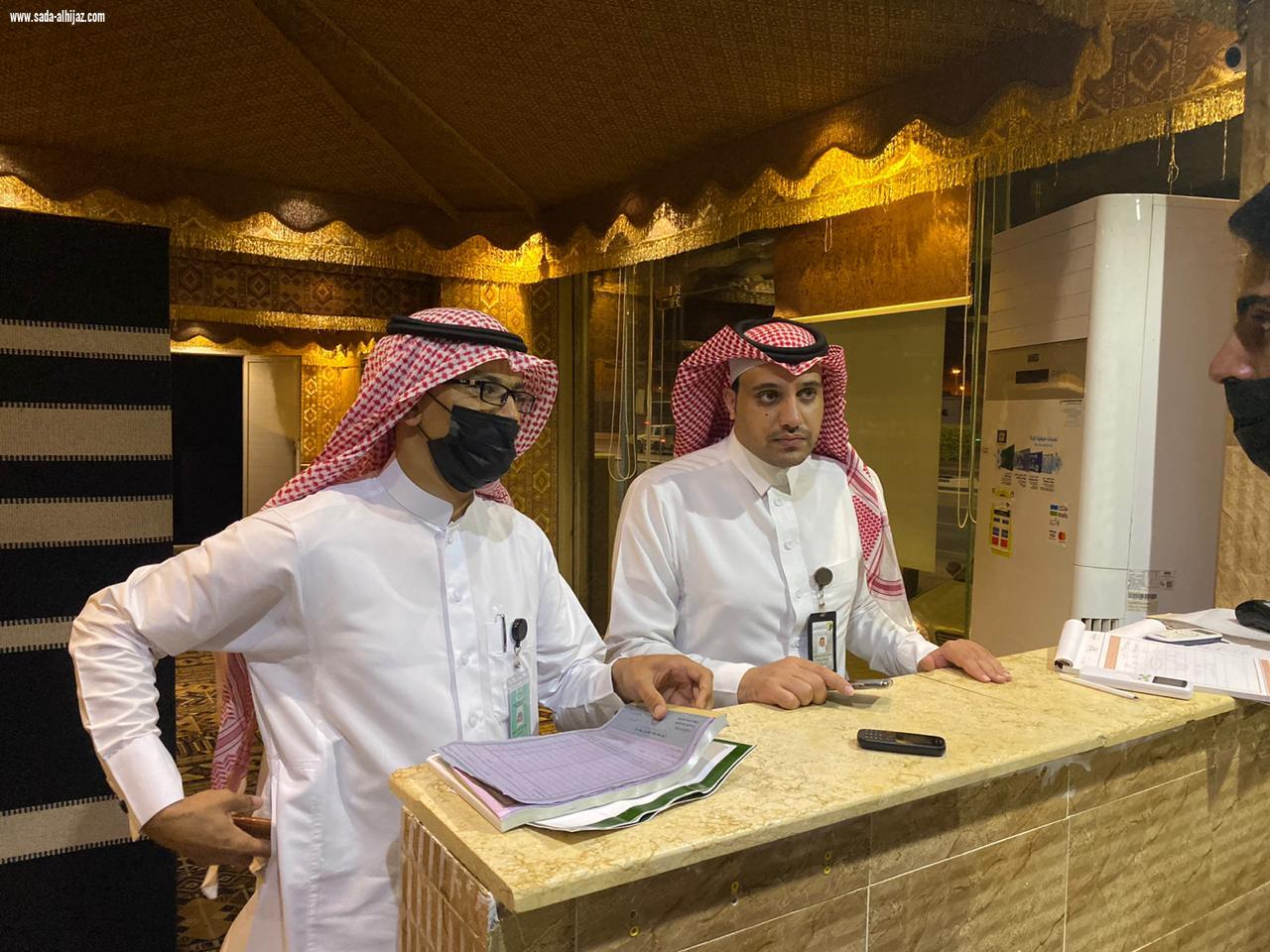 رئيس بلدية بحر أبو سكينة يشارك الفرق الرقابية في الجولات الميدانية 