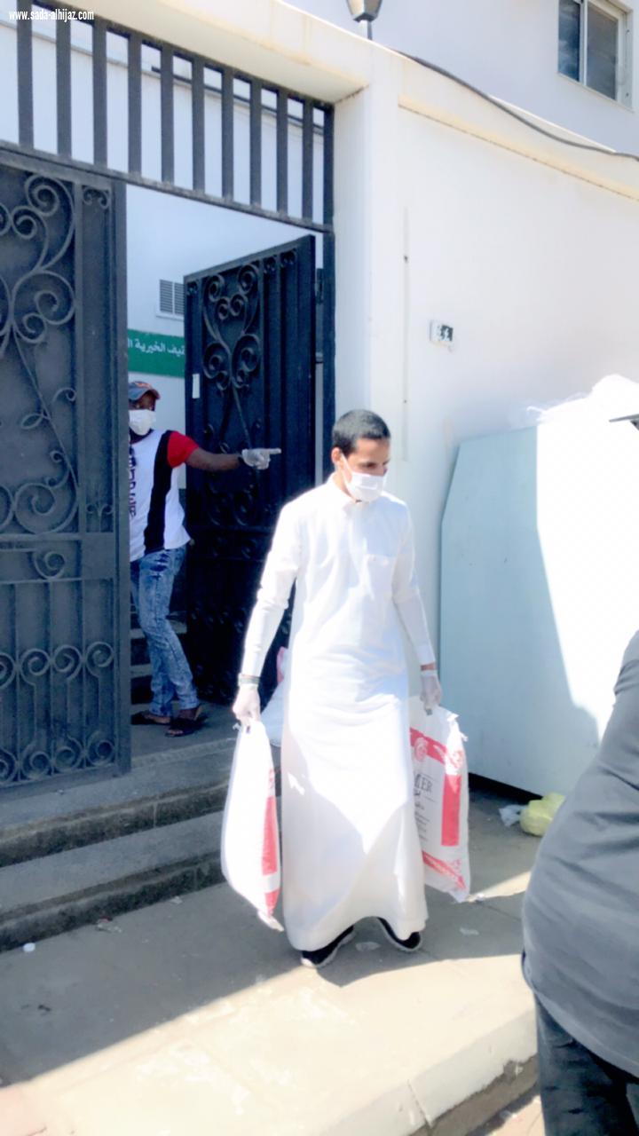 جمعية فتاة ثقيف تُسلم مستفيديها السلال الرمضانية بالتعاون مع فريق احسان التطوعي