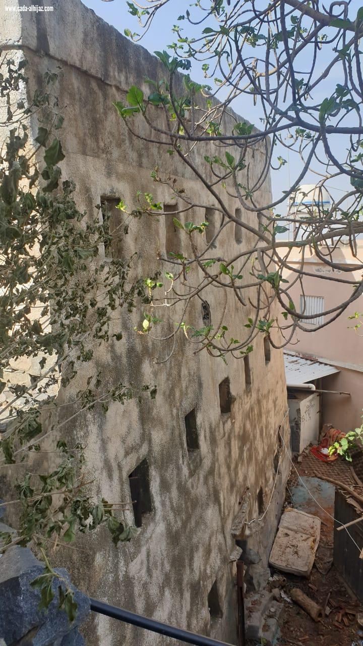 محافظ فيفاء يبحث تطوير سوق النفيعة والمسارات السياحية