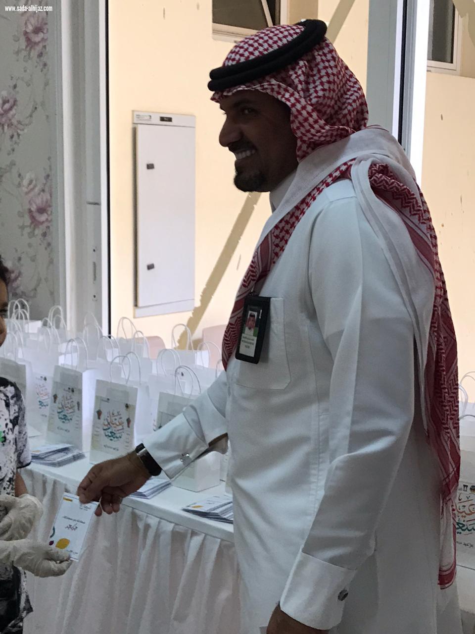 البنك الاهلي التجاري بالتعاون مع جمعية اليقظة النسائية الخيرية يقدمان كسوة العيد للأيتام بالطائف وشكر مقدم من إدارة شبكة نادي الصحافة السعودية للجمعية