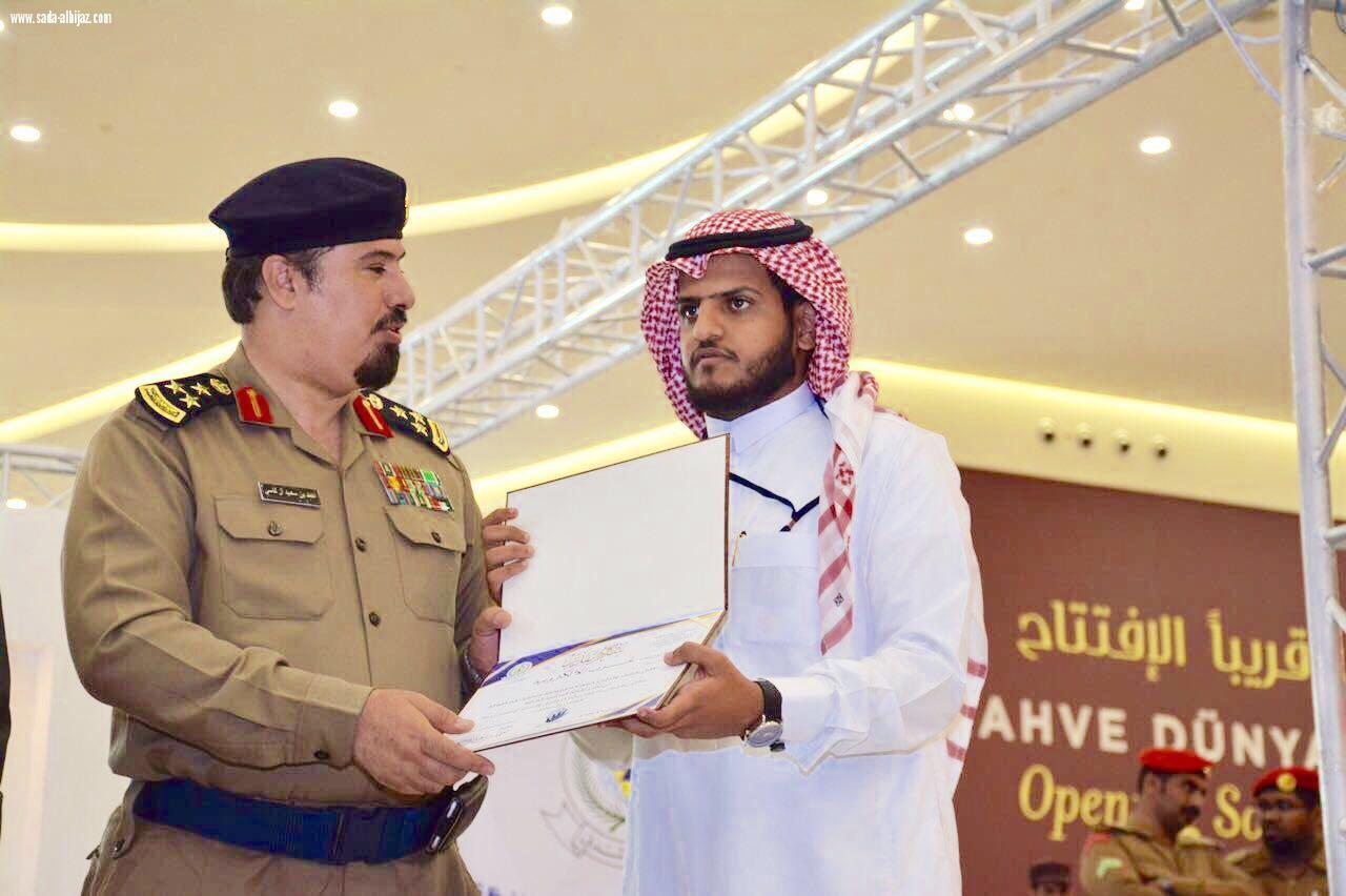 تكريم الاعلامي عزام السيالي من قبل الدوائر الحكومية