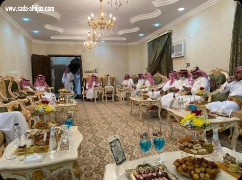الاستاذ عبدالرحمن بن محمد آل شيبه المدرع يحتفل بتخرج ابنه الدكتور فايز من كلية الطب ..