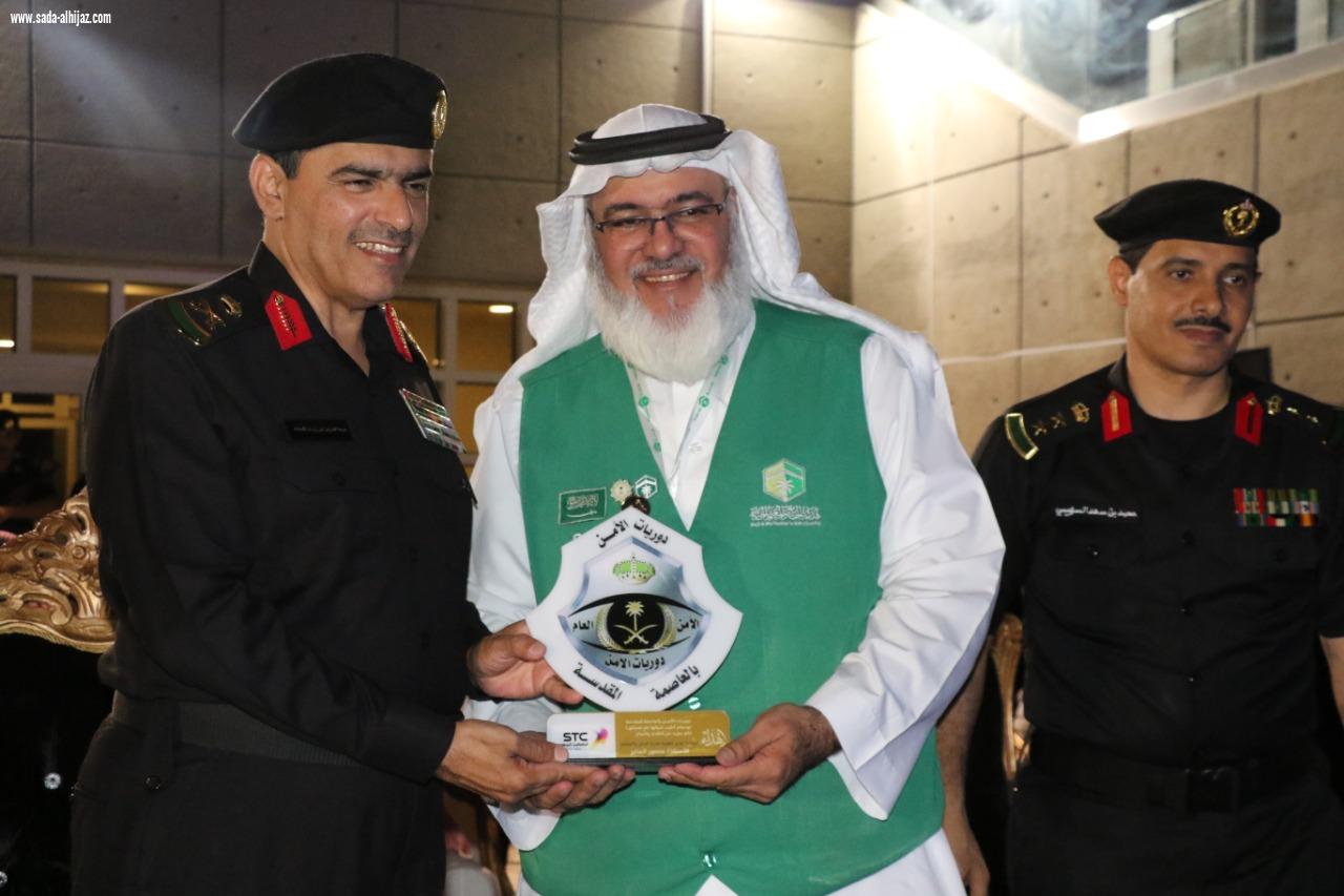 مدير دوريات الأمن بالمملكة يكرم جمعية هدية الحاج والمعتمر الخيرية