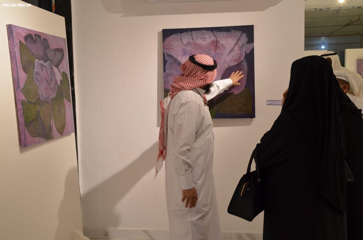 البنفسج في ختام معارضها
