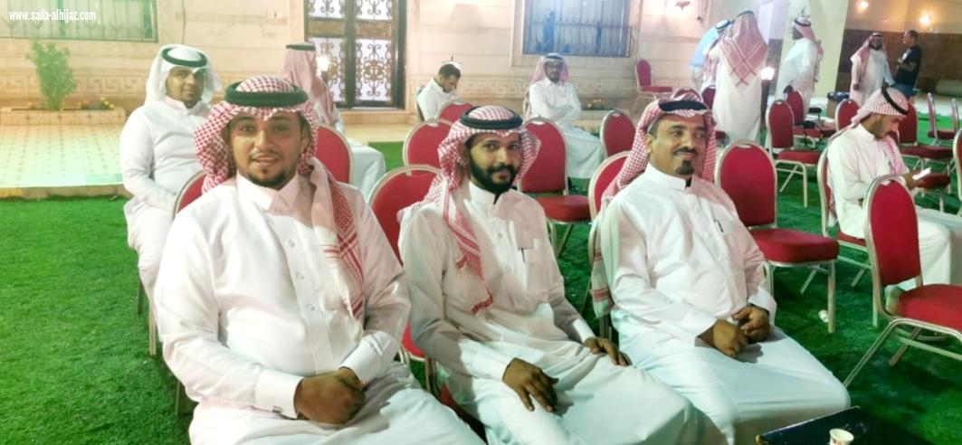 منسوبو وحدة أمن مطار الملك عبدالله الدولي بجازان يكرمون زملاءهم المتقاعدين