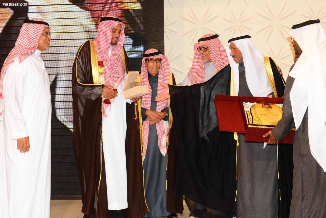 أكثر من 200 طالب يكرمون معلمهم بمحافظة العلا