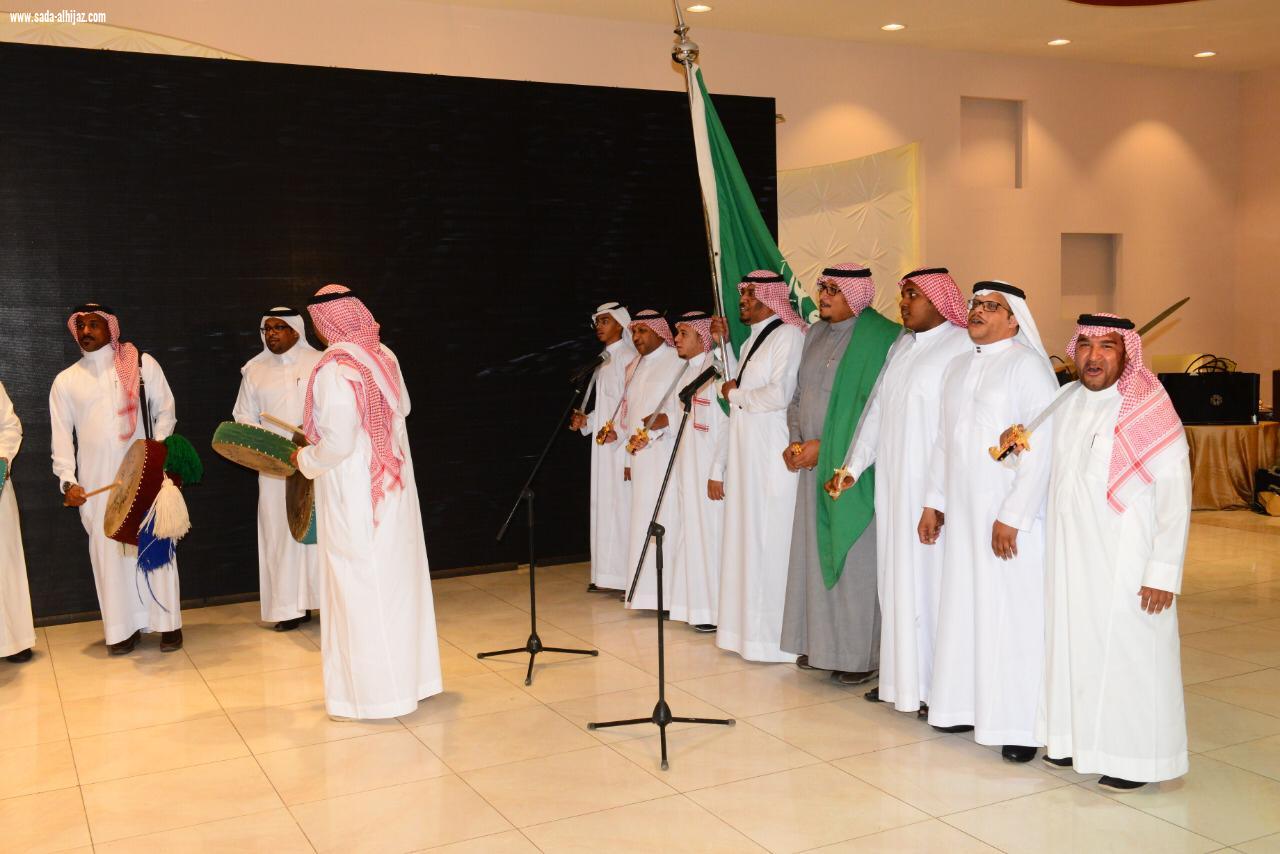 أكثر من 200 طالب يكرمون معلمهم بمحافظة العلا
