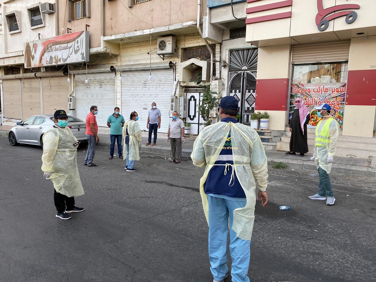 بين أروقة المقيمين وداخل أماكن تواجدهم تنفذ وزارة الصحة فحص بصري ميداني