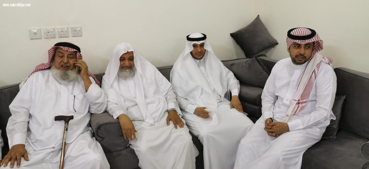شيخ شمل آل عيسى بني حمد يقيم مأدبة عشاء بمناسبة تعيين عبدالكريم صميلي مديراً لفرع وزارة العدل بمنطقة جازان