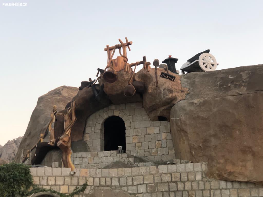 محمد الشدوي يقدم نموذجا متميزًا لسياحة الكهوف الجبلية