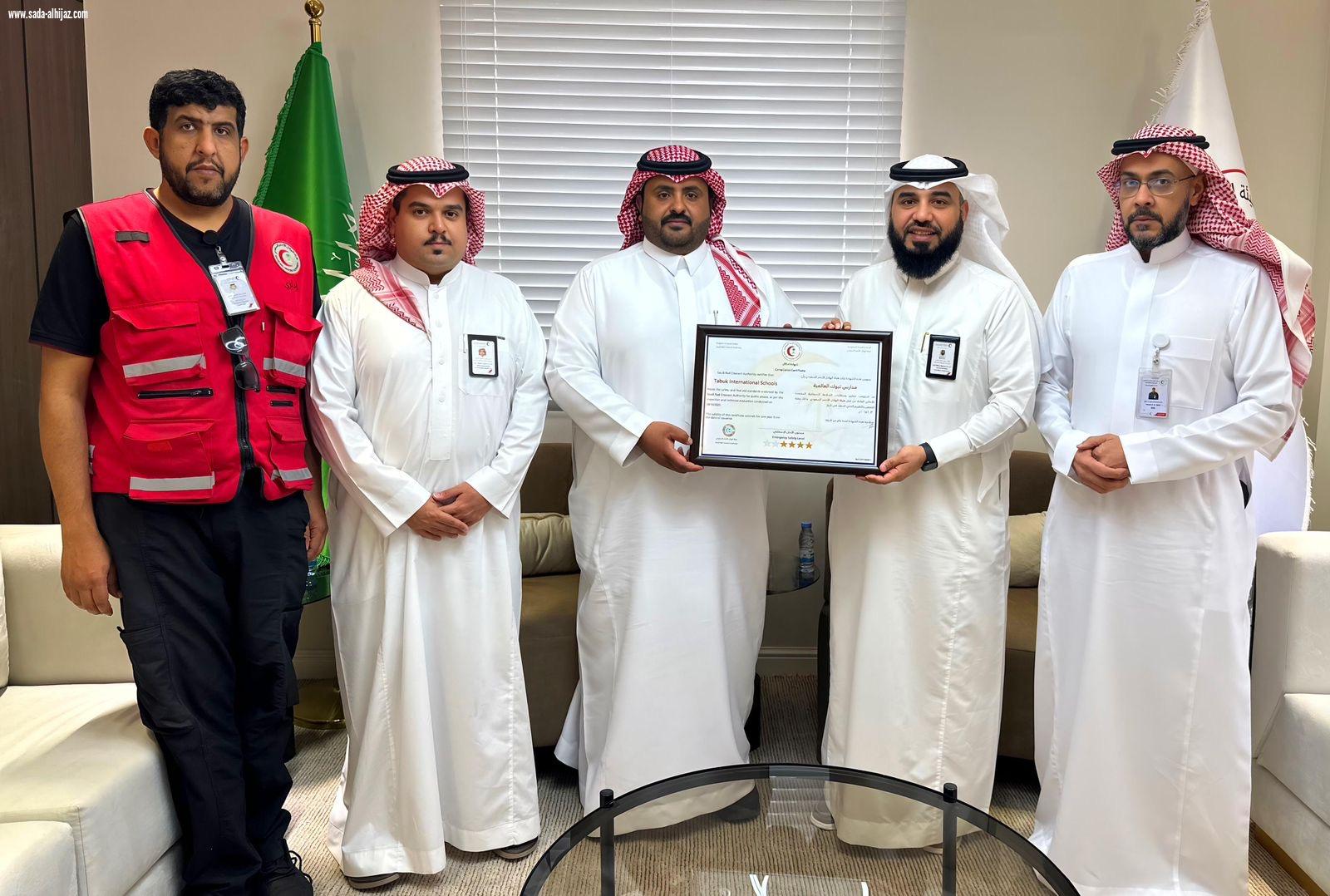 هيئة الهلال الاحمر السعودي تمنح مدارس تبوك العالمية شهادة الامتثال للسلامة الاسعافية