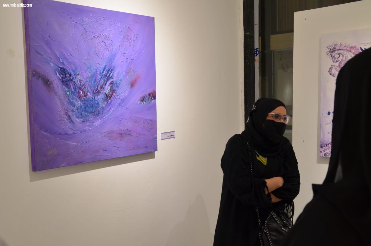 البنفسج في ختام معارضها