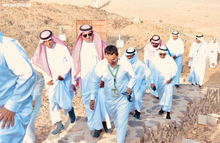 وقفوا على معالمها الاثرية وتعرفوا على مواقعها التاريخية أكثر من ٥٣ مؤرخا من الجمعية التاريخية السعودية يزورون الجموم وعسفان