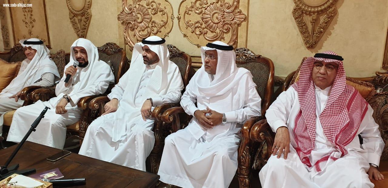 حكيم مكة يحتفل بالزمزمي  بمناسبة التمديد له من قبل وزير الحج