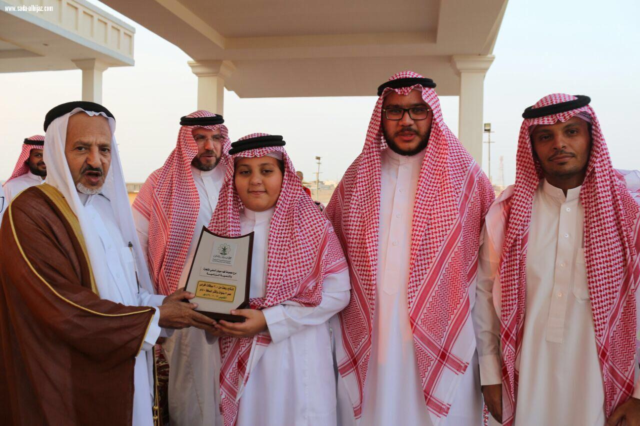 الراشي يهدي