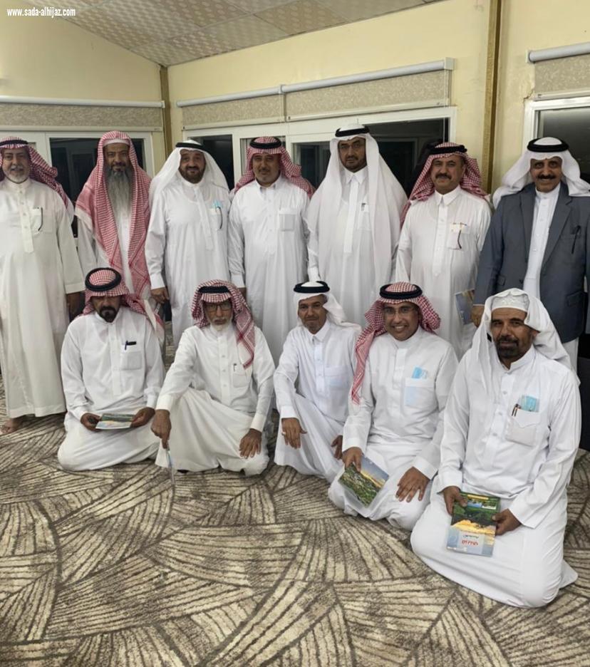 مشرفوا المواد الاجتماعية يحتفون بزميلهم الغامدي ويشاهدون قصر عمرو بن حممة الدوسي