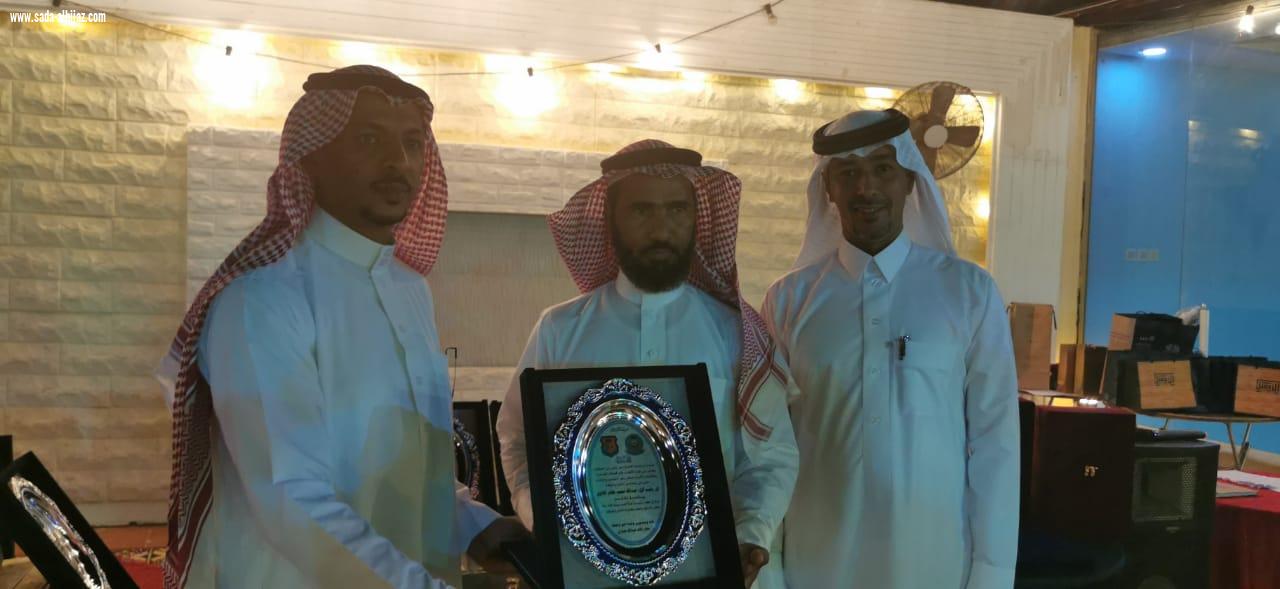 منسوبو وحدة أمن مطار الملك عبدالله الدولي بجازان يكرمون زملاءهم المتقاعدين