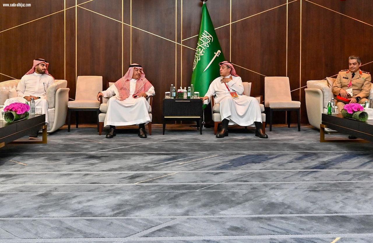 مساعد وزير الدفاع للشؤون التنفيذية يزور جناحي السعودية والإمارات في إكسبو 2020 دبي