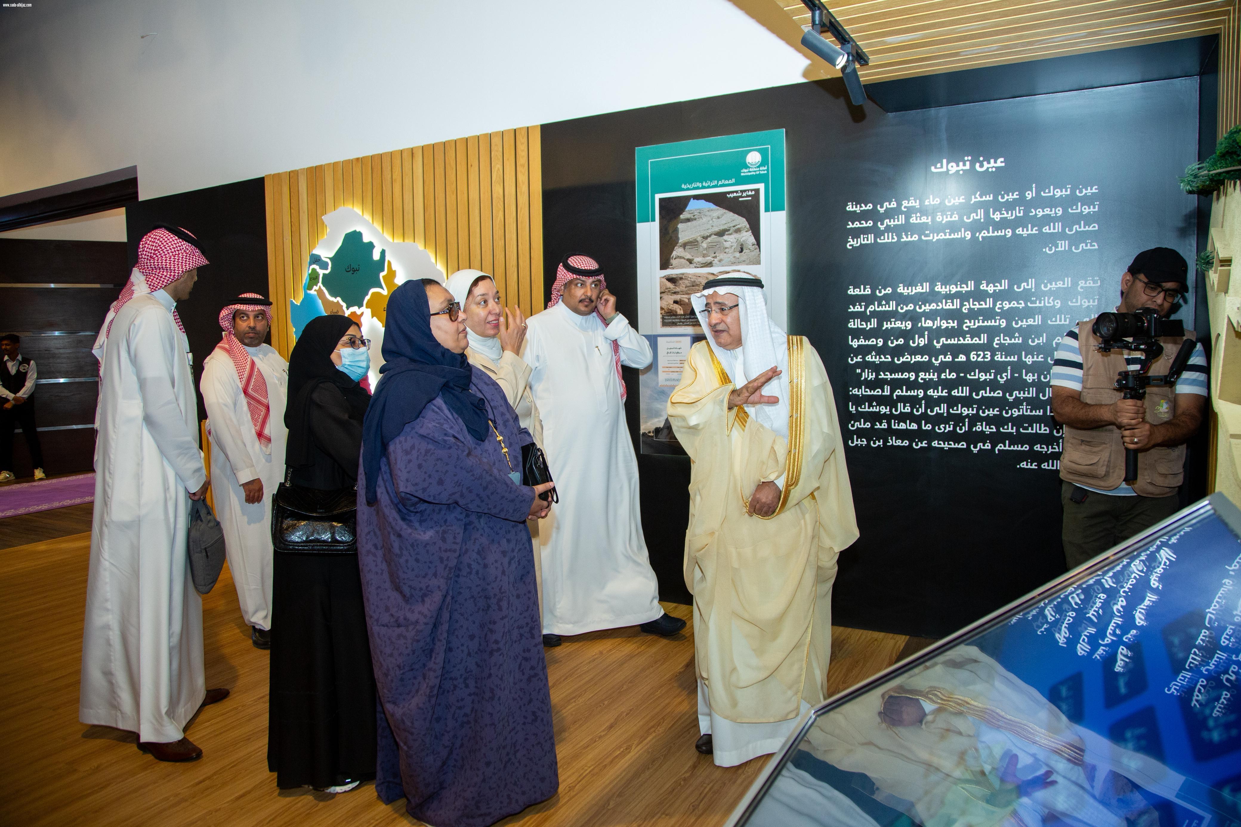 مستشار وكيل تنمية القدرات البشرية في وزارة البلديات والإسكان تطلع على المبادرات والمشروعات التنموية بمنطقة تبوك 