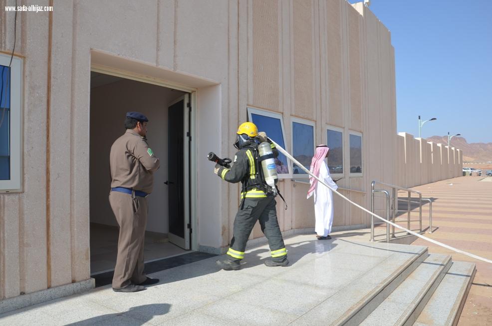 إدارة الدفاع المدني بمحافظة العلا تنفذ فرضية حادث وهمي بفرع جامعة طيبة بالعلا شطر الطالبات