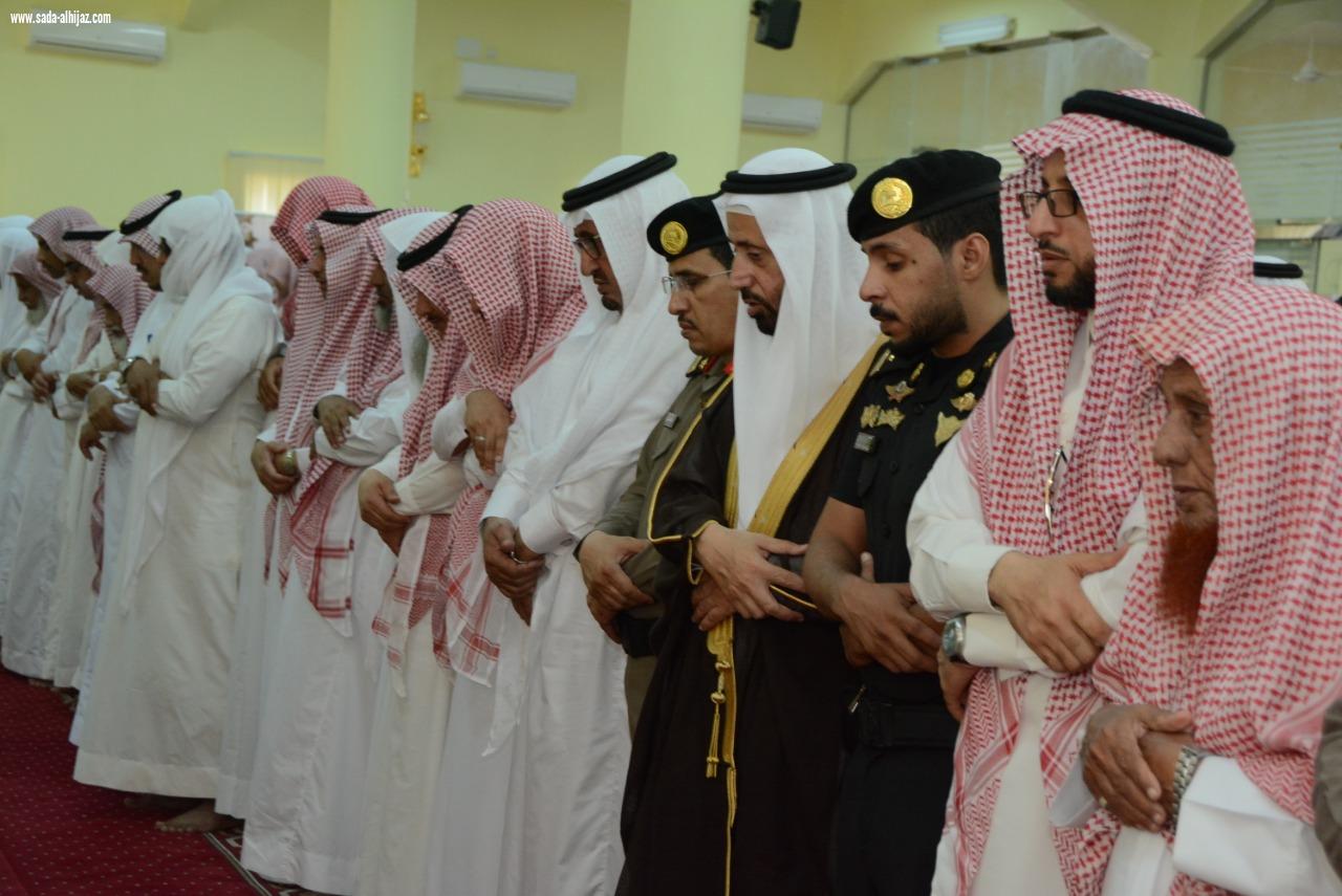 جموع المصلين بمحايل عسير تشيع شهيد الواجب الملازم أول عسيري