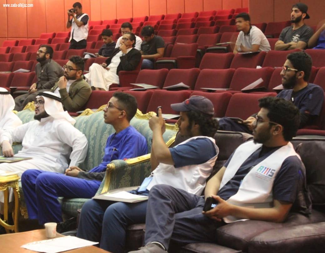 فريق نادي العلوم الطبية التطبيقية ينفذ فعالية علمية بعنوان (صناعة باحث)
