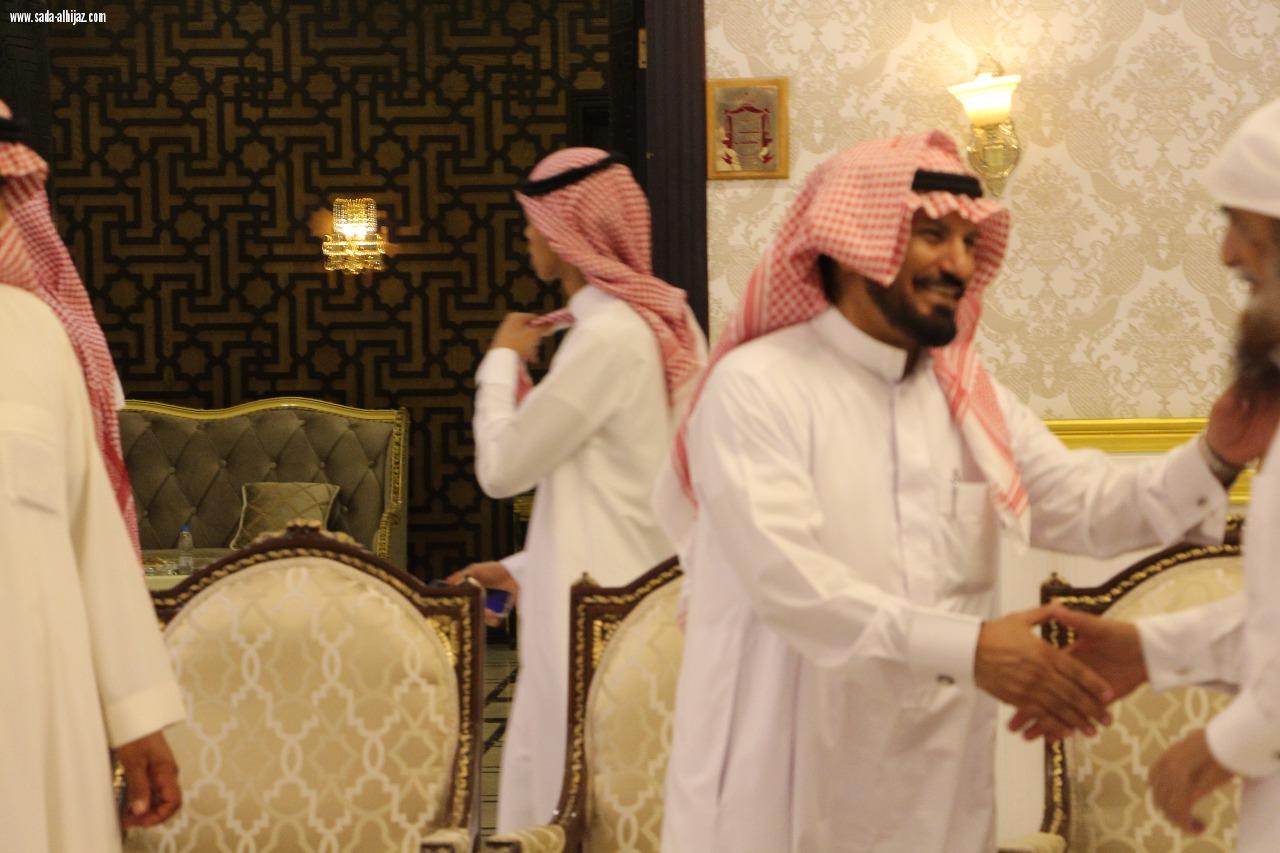 العروي يحتفل بزفاف ابنيه