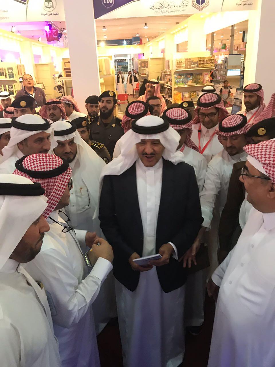 سلطان بن سلمان يشرف تدشين كتاب الزميل سلمان عيد رئيس تحرير الزميلة اصداء وطني وصدى الحجاز تهنأه