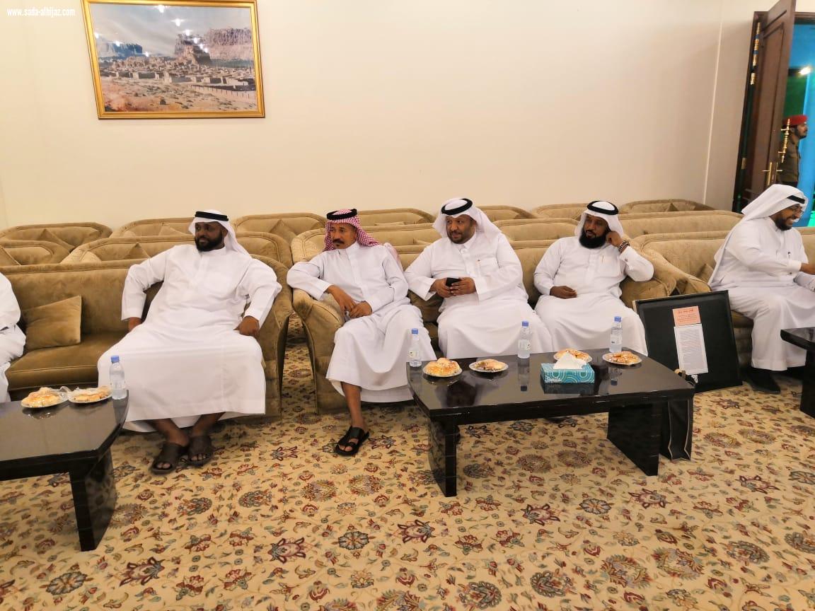 لتفعيل دور المجتمع المحلي والتطوعي محافظ العلا المكلف يستقبل فريق تزاور التطوعي
