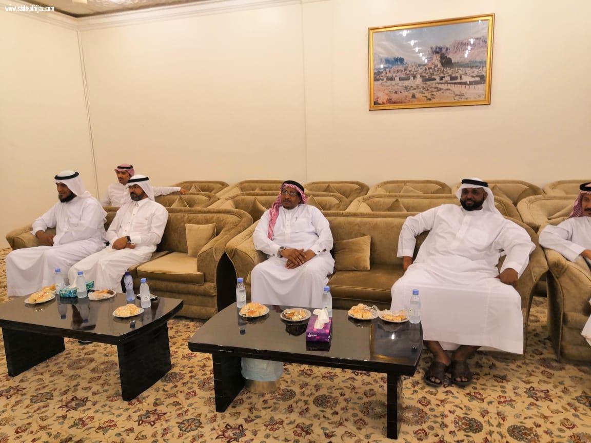 لتفعيل دور المجتمع المحلي والتطوعي محافظ العلا المكلف يستقبل فريق تزاور التطوعي